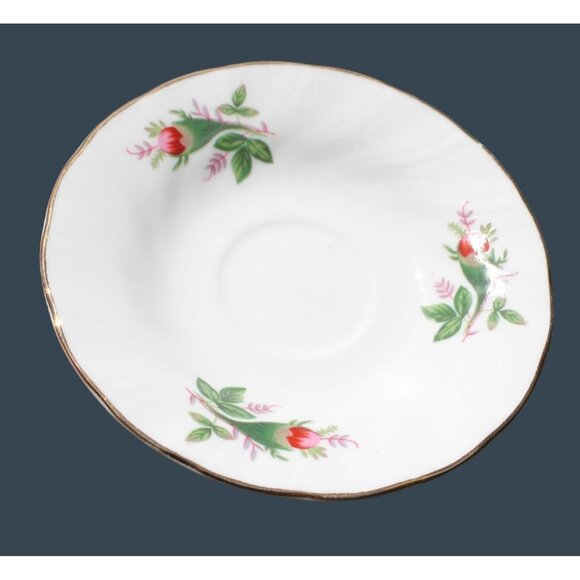 Vintage Lynn's Fine China Tea Cup & Saucer Set With Delicate Floral Design - Picture 3 of 5